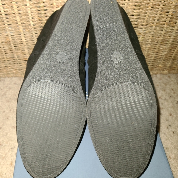 SOLD Universal Thread Booties - Picture 3 of 4